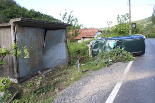 Автомобил управляван от жена самокатастрофиратази сутрин напътя Разлог Симитли няма пострадали Пътният инцидентстана
