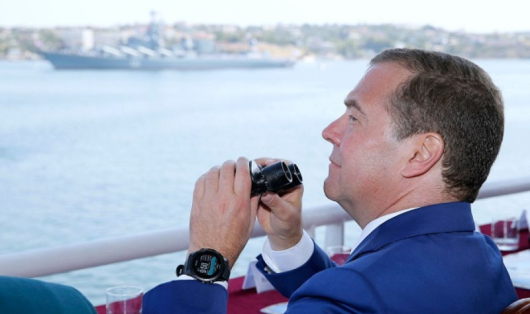 Бившият руски президент Дмитрий Медведев заяви днес че вече няма