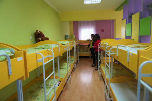 Община Разлог закупи 26 нови двуетажни легла за част от