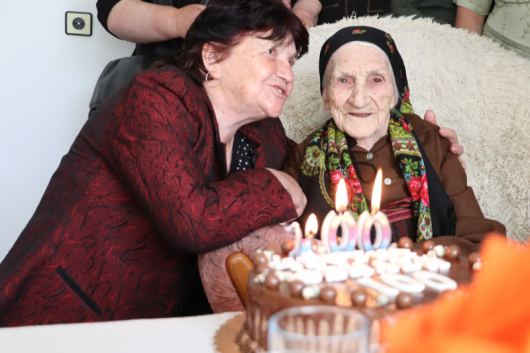 Пет поколения наследници на баба Александра Чакърова се събраха за