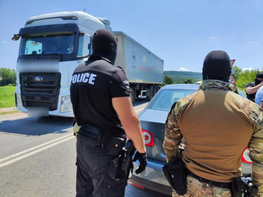Криминалисти от Шуменнамериха и иззеха четири килограма кокаин и други