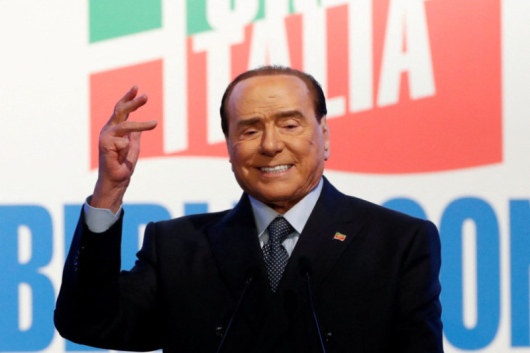 Тленните останки на бившия италиански премиер Силвио Берлускони който почина
