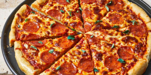 Изображение на ястие което изключително много наподобява съвременна пица беше
