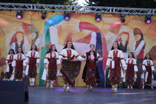 Стотици танцуваха и се веселиха по време на XII Фестивал