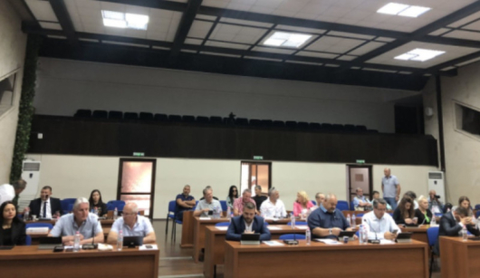 Почти единодушно общинските съветници в Благоевград отхвърлиха предложението на общинска