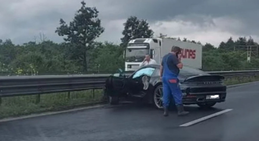 Зрелищен инцидент е станал вчераследобед на АМ Тракия Лек автомобил Порше