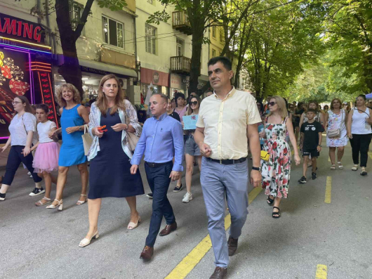Кметът на Сандански Атанас Стоянов поведе шествие срещу насилието снощи