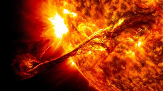 Мощна слънчева буря може да удари Земята през 2025 г