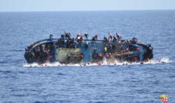 Най малко четирима мигранти са загинали а 51 са в неизвестност