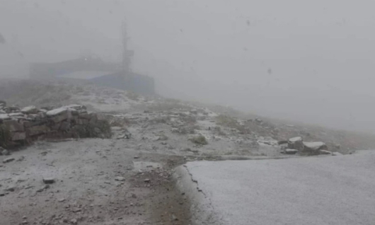Силен сняг вали в момента на връх Мусала в Рила