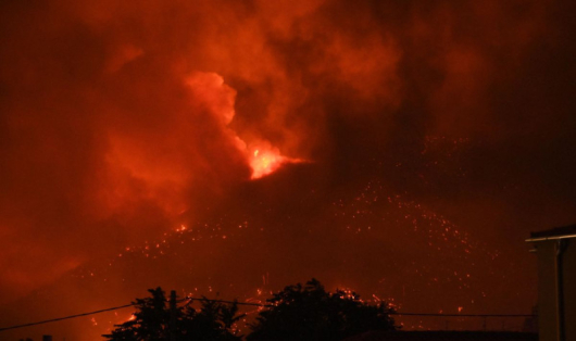 В Гърция в понеделник възникна голям горски пожар като горещите