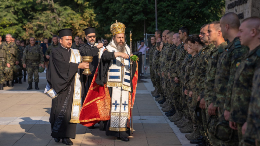 С тържествена церемония на площад Македония в Благоевград висши военни