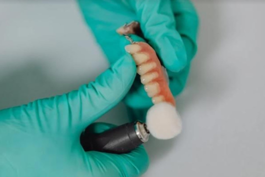Зъбни импланти Иновативни подходиКогато става въпрос за възстановяване на пълна
