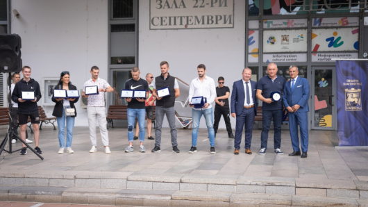 С тържествена церемония кметът Илко Стоянов посрещна медалистите от ТК