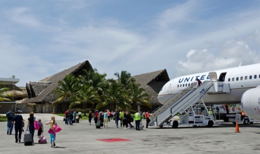 Доминиканската република обяви вчера че от днес затваря границата си