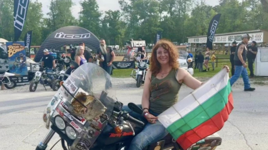 Българката Виолета Иванова е първата жена обиколила света на мотоциклет