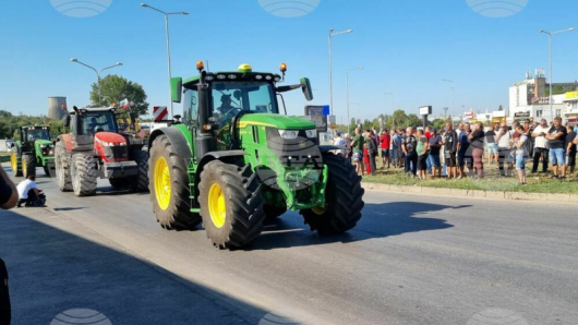 Земеделски производители организираха протест край ГКПП Дунав мост при Русе