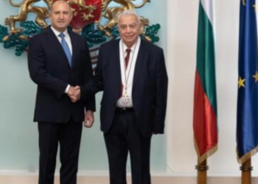 Президентът Румен Радев удостои с висши държавни отличия шестима българи