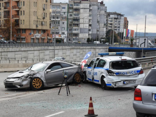 Тежка катастрофа във Варна Дрогиран шофьор блъснас колата сипатрулкана Пътна полиция