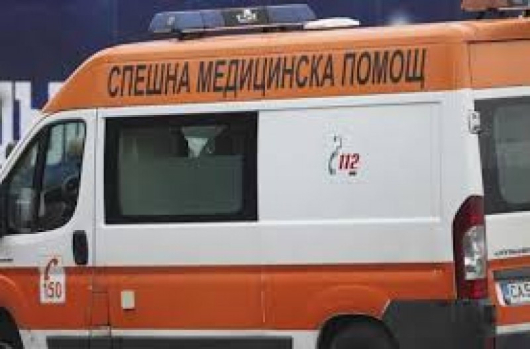 Двама туристи са спасениот екип на Районното управление в Казанлък