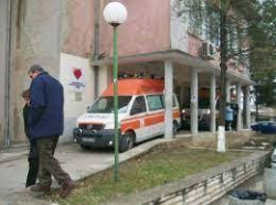 В момента в хирургично отделение на МБАЛ Благоевград оперират простреляния