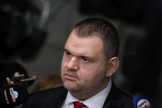 Председателят на ПГ на ДПС Делян Пеевски влезе в задочен