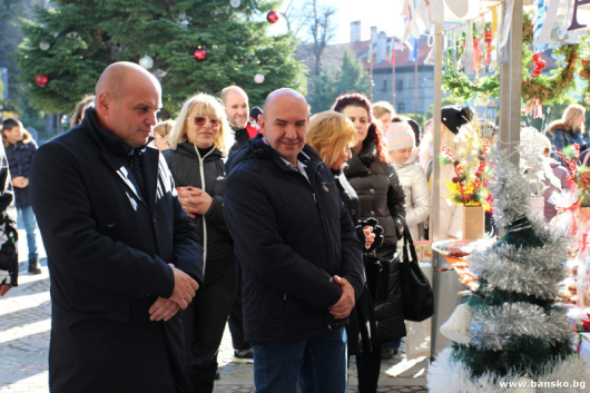 Днес бе открит традиционния Коледен базар за сувенири и празнична