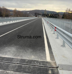 Така изглежда днес дългобленуваният мост, който свързва селата Покровник, ,