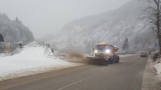 Шофирайте внимателно и с автомобили,готови за зимни условияОколо 450 снегопочистващи