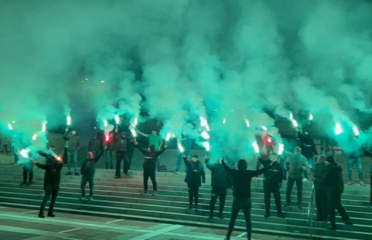 Верни фенове на футболния отбор Пирин сътвориха огнен спектакъл на