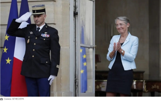Министър-председателката на Франция Елизабет Борн връчи днес оставката на правителството