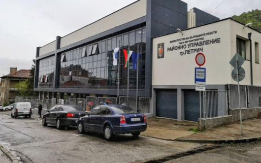 Дни наред достъпът до паспортно бюро в полицията в Петрич