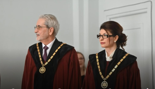 Новоизбраните конституционни съдии от парламентарната квотаДесислава Атанасоваи Борислав Белазелков положиха