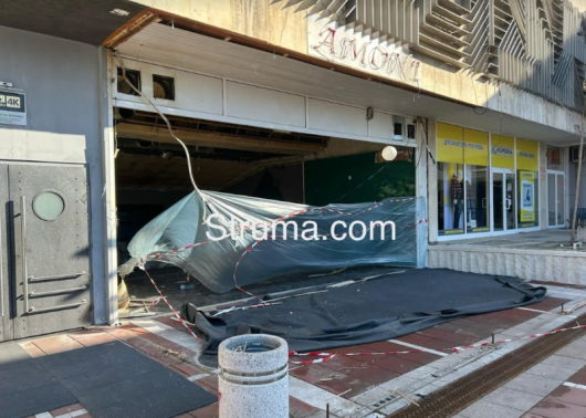 Дни наред изтърбушеното кафене Амони в топ център на Благоевград