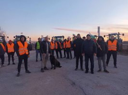 Зърнопроизводители заприщиха кръговото кръстовище на село Труд и след 10