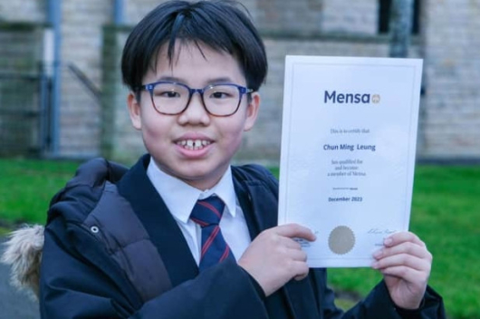 Сайръс Люнг, 12-годишен от Хонконг, живеещ в Обединеното кралство, се