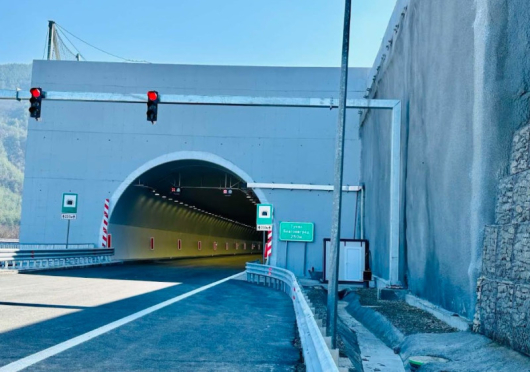 5 км автомагистрален път с 2 километров пътен тунел се въвеждат
