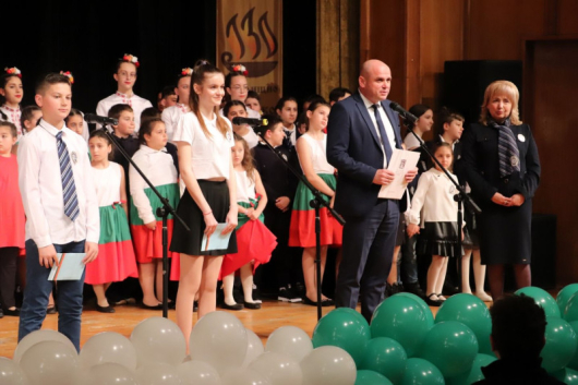 Тържество под наслов С България в сърцето изнесоха ученици и