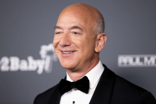 Основателят на AmazonДжеф Безос си върна мястото на най богатия човек