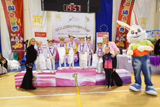 Децата от Спортен клуб по художествена гимнастика Гранд Сандански се окичиха