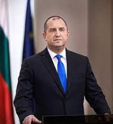 Срещите на държавния глава Румен Радев с партиите ще продължат