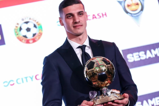 Българският националКирил Десподовсе окичи със званието Футболист на годината, след