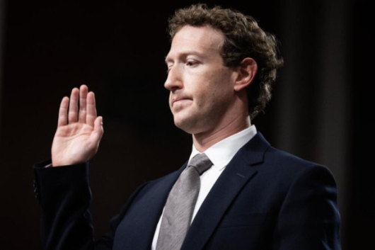 Наскоро разпечатани съдебни документи показват че Facebook е проследявал дейностите