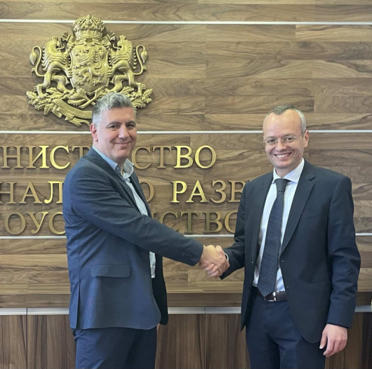 Кметът Методи Байкушев и министърът на регионалното развитие и благоустройството
