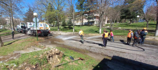 Дворът на МБАЛ Благоевград беше почистен и старателно измит днес Новината
