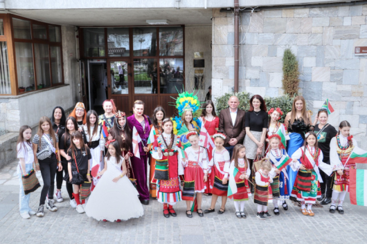 Красиви и талантливи деца от България Южна Африка Малта Грузия