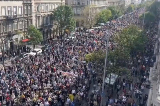 Десетки хиляди хора протестираха в центъра на Будапеща срещу правителството