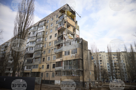 Разрушения в жилищен блок в украинския град Одеса след руско нападение, 6 март 2024 г. Снимка: Канцелария на президента на Украйна чрез АП