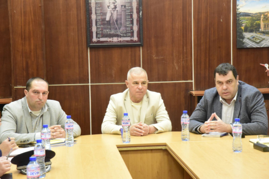 Кметът на община Симитли Апостол Апостолов проведе работна среща с