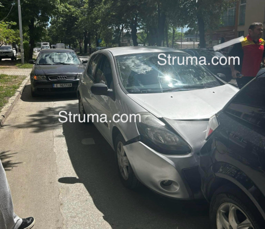 Верижна катастрофа блокира движението на булевард Д. Солунски в Благоевград